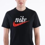 T-SHIRT NIKE NSW FUTURA 2 - DZ3279-010 – Image 2